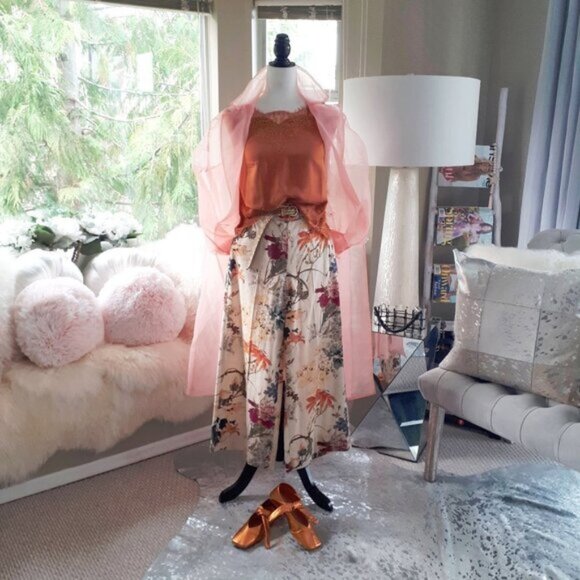EUC Seductive Pants cream beige floral print wide leg linen blend culottes, 36